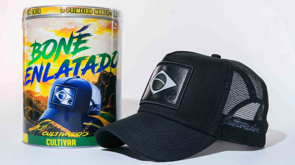 Boné personalizado preto com bordado colorido