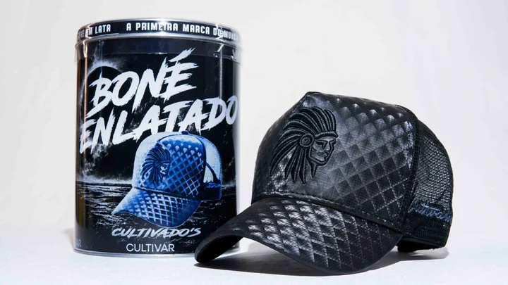 Boné da linha Cultivados preto com textura geométrica